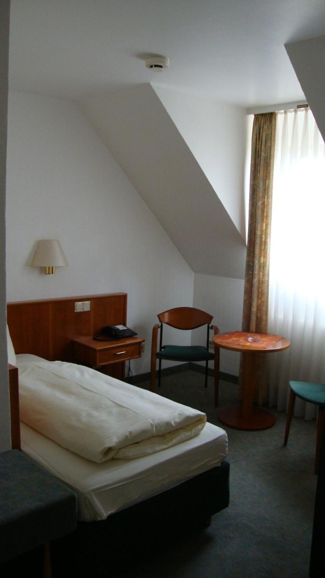 Offenthaler Hof Hotel Dreieich Exterior photo